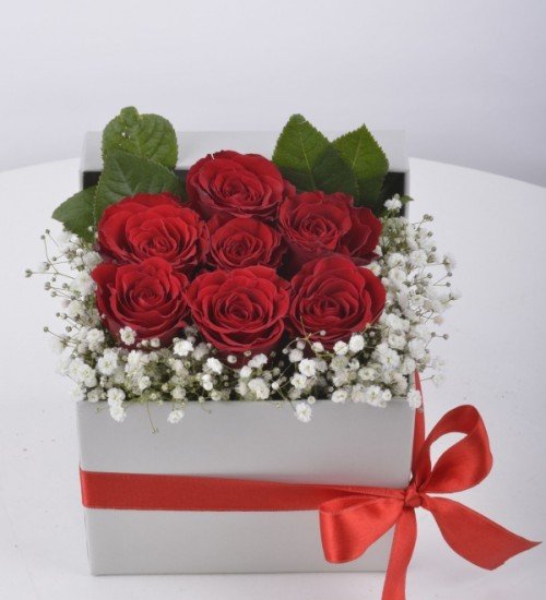 Kutuda 7 Adet Kırmızı Gül Kutuda 7 Adet Kırmızı Gül